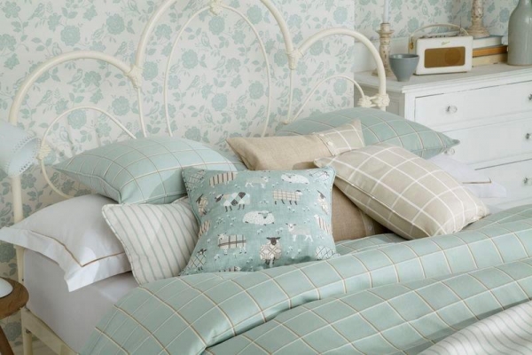 Henley_Bird_Garden_Print__Duckegg_wp_interior2