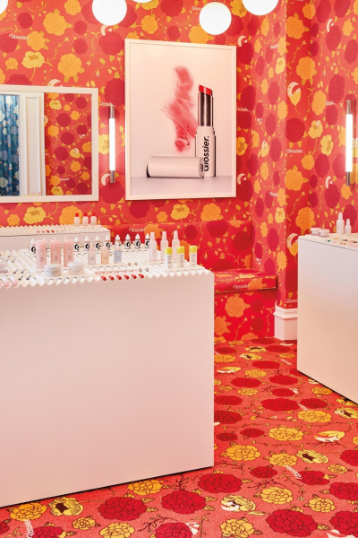Цветы и помады: первый pop-up бутик Glossier в Лондоне