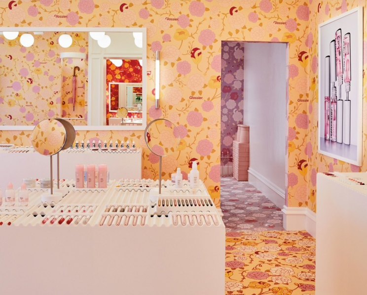 Цветы и помады: первый pop-up бутик Glossier в Лондоне